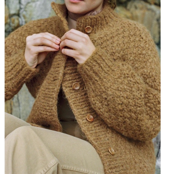 Ozma BELL HAND KNIT CARDIGAN(Caravelli)Fox EUC M/L	24.5 in	24.75 in	20.5 in - Picture 3 of 3